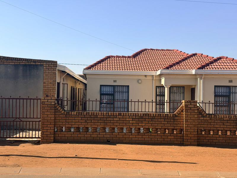 2 Bedroom Property for Sale in Likole Gauteng