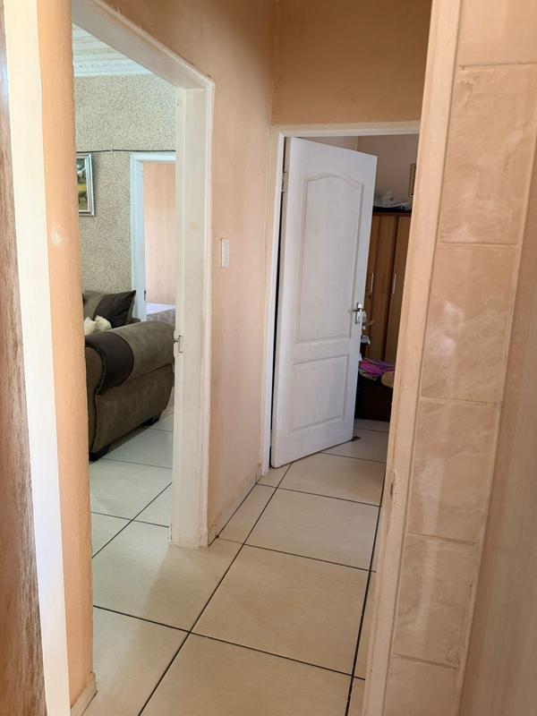2 Bedroom Property for Sale in Likole Gauteng