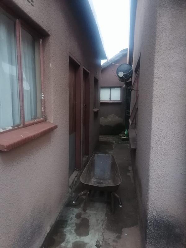 2 Bedroom Property for Sale in Zonkezizwe Gauteng