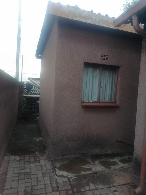 2 Bedroom Property for Sale in Zonkezizwe Gauteng