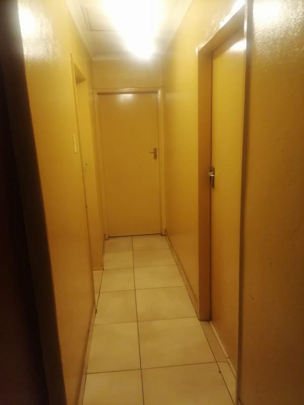 2 Bedroom Property for Sale in Zonkezizwe Gauteng
