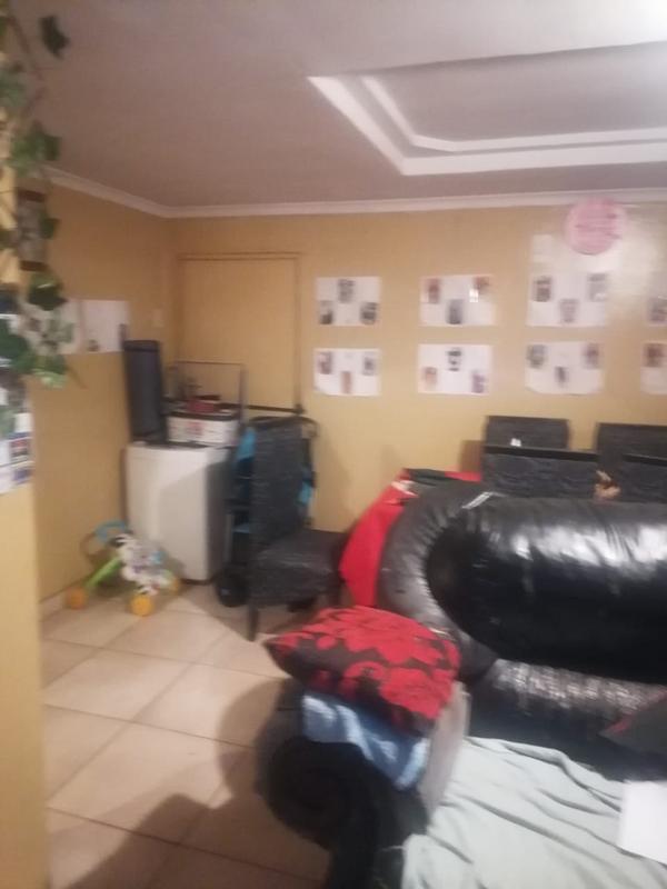 2 Bedroom Property for Sale in Zonkezizwe Gauteng