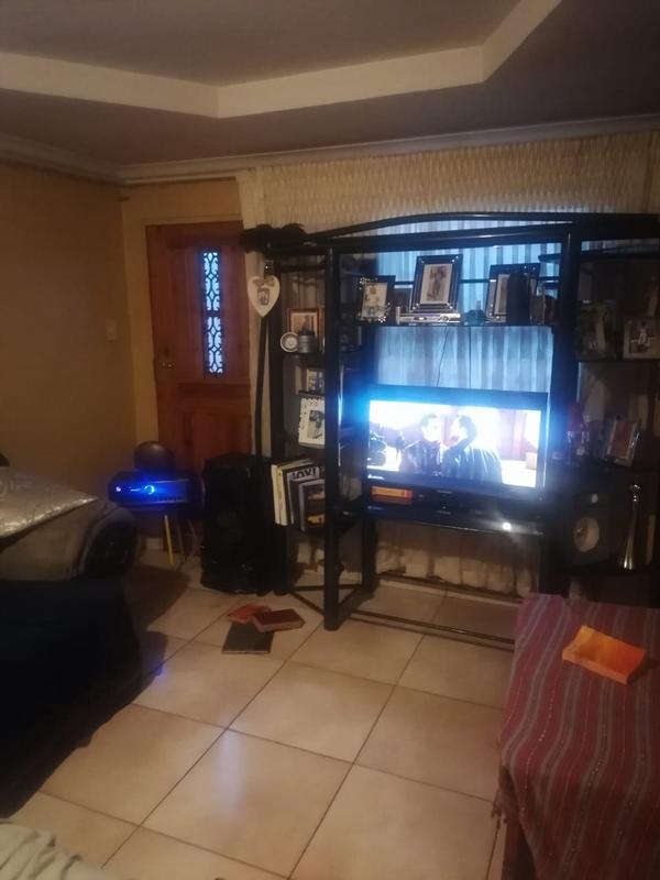 2 Bedroom Property for Sale in Zonkezizwe Gauteng