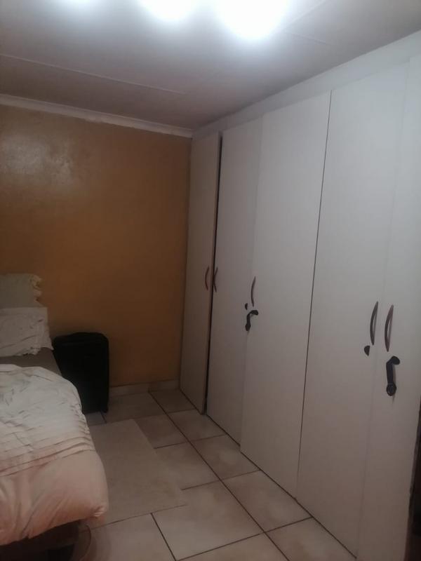2 Bedroom Property for Sale in Zonkezizwe Gauteng