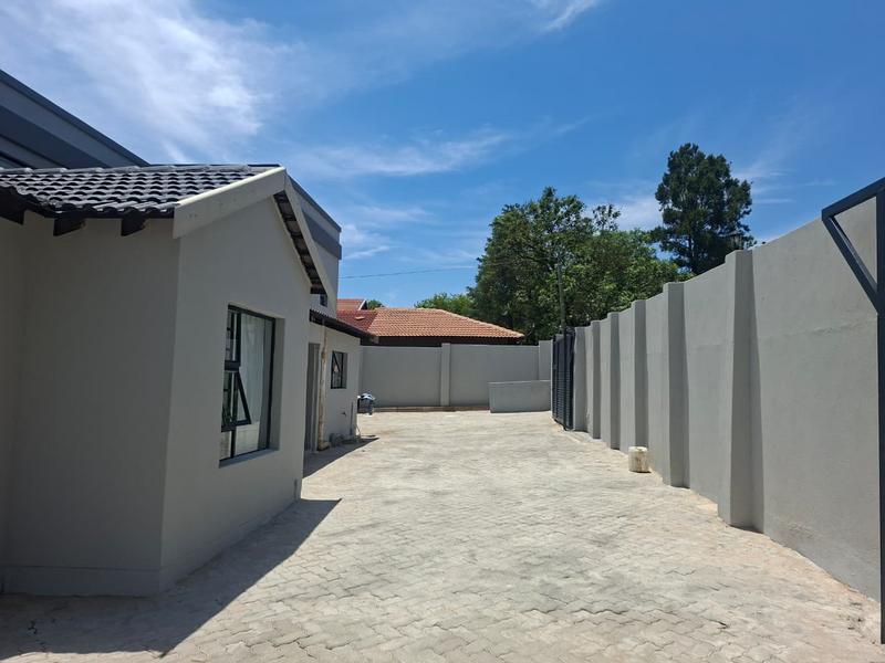 To Let 1 Bedroom Property for Rent in Noordwyk Gauteng