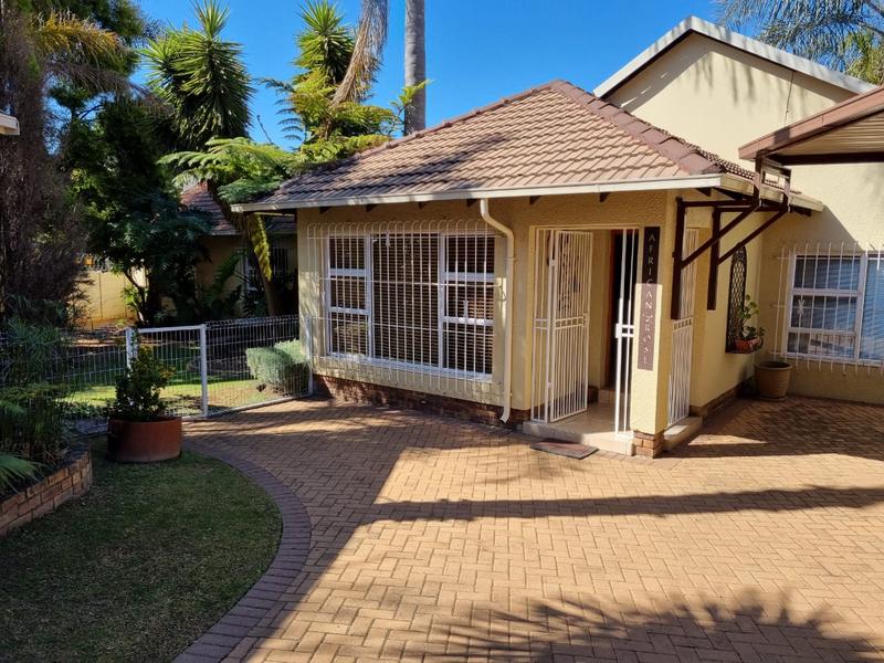 8 Bedroom Property for Sale in Van Riebeeck Park Gauteng