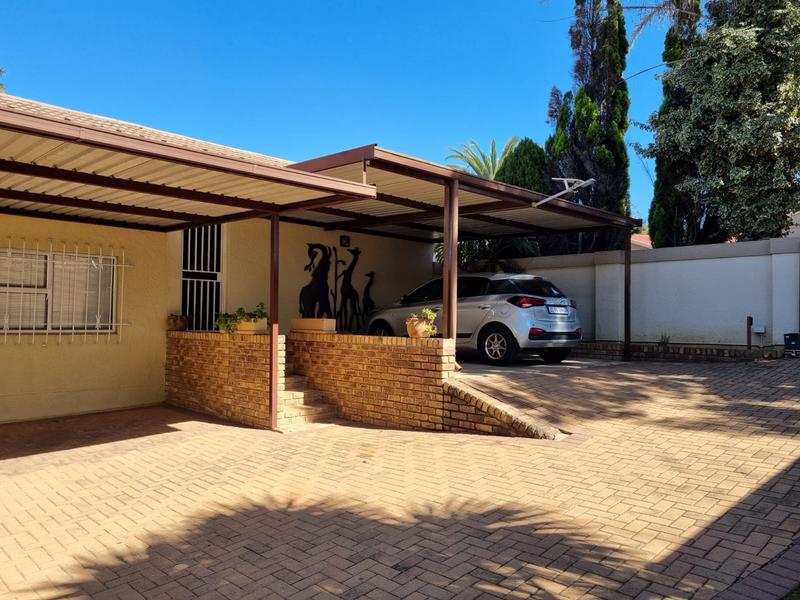 8 Bedroom Property for Sale in Van Riebeeck Park Gauteng