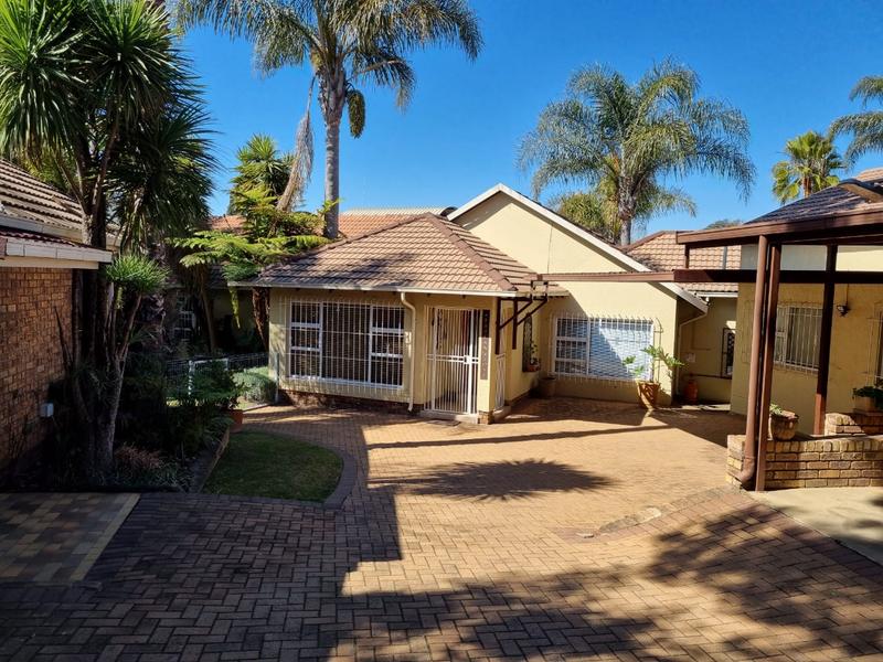 8 Bedroom Property for Sale in Van Riebeeck Park Gauteng
