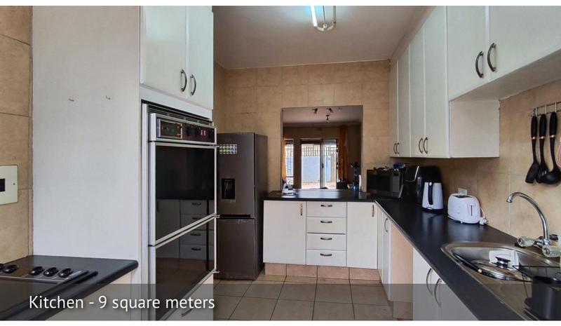 2 Bedroom Property for Sale in Glen Marais Gauteng