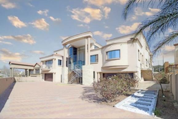 5 Bedroom Property for Sale in Blue Valley Golf Estate Gauteng