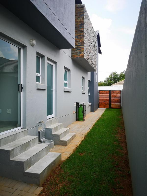 To Let 4 Bedroom Property for Rent in Waterkloof Ridge Gauteng
