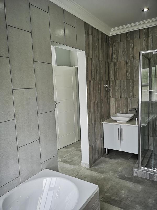 To Let 4 Bedroom Property for Rent in Waterkloof Ridge Gauteng