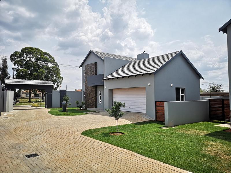 To Let 4 Bedroom Property for Rent in Waterkloof Ridge Gauteng