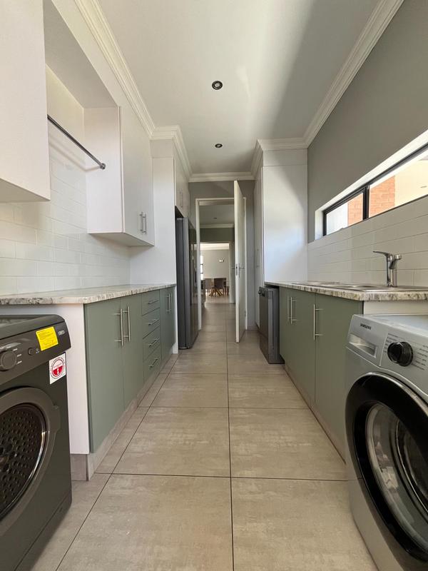 To Let 5 Bedroom Property for Rent in Waterkloof Ridge Gauteng