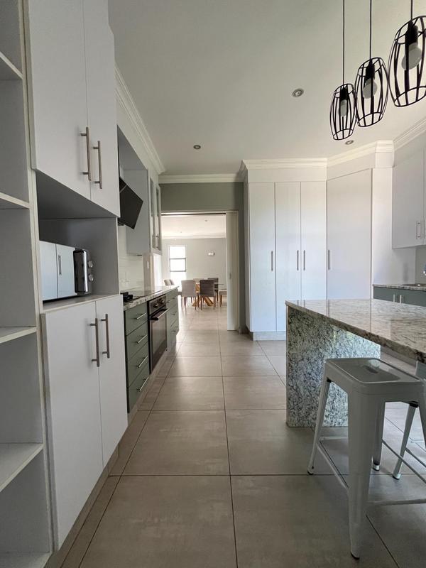 To Let 5 Bedroom Property for Rent in Waterkloof Ridge Gauteng