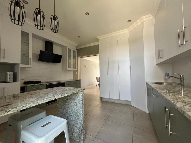 To Let 5 Bedroom Property for Rent in Waterkloof Ridge Gauteng