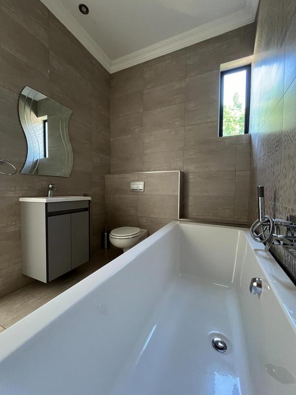 To Let 5 Bedroom Property for Rent in Waterkloof Ridge Gauteng