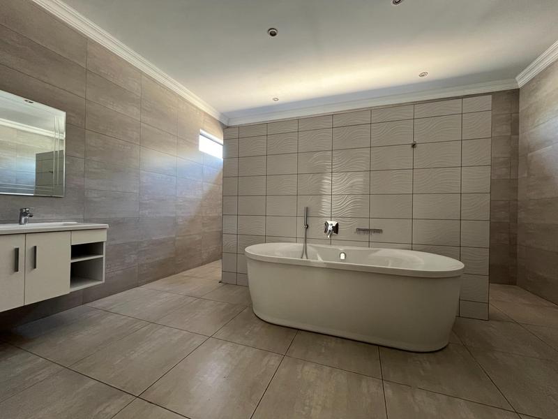 To Let 5 Bedroom Property for Rent in Waterkloof Ridge Gauteng