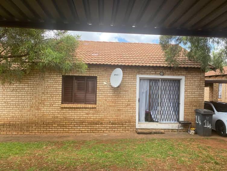 2 Bedroom Property for Sale in Witpoortjie Gauteng