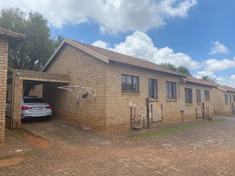 2 Bedroom Property for Sale in Witpoortjie Gauteng