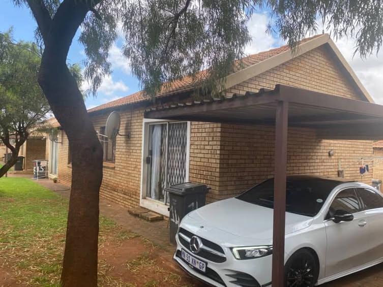 2 Bedroom Property for Sale in Witpoortjie Gauteng