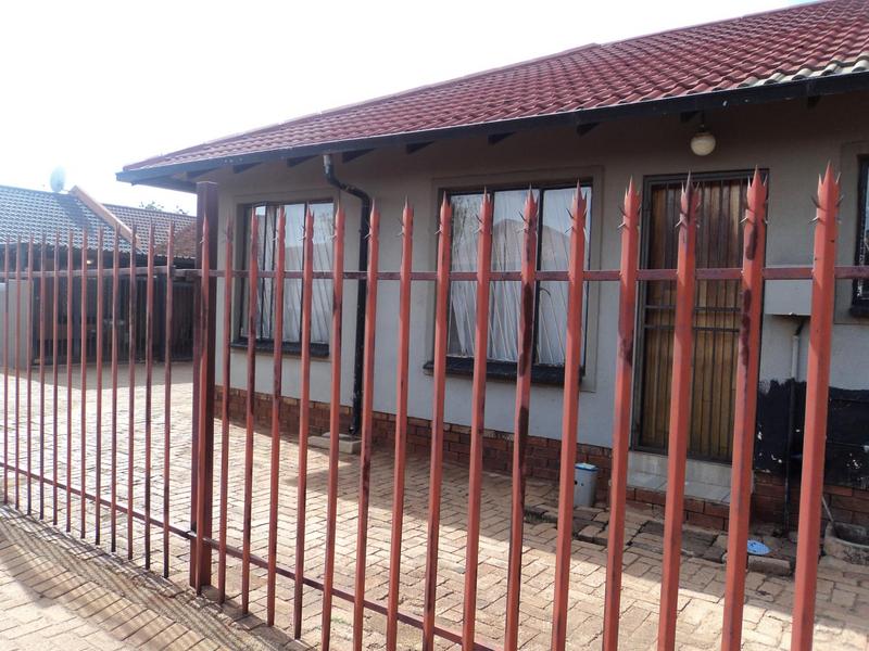 3 Bedroom Property for Sale in Protea Glen Gauteng