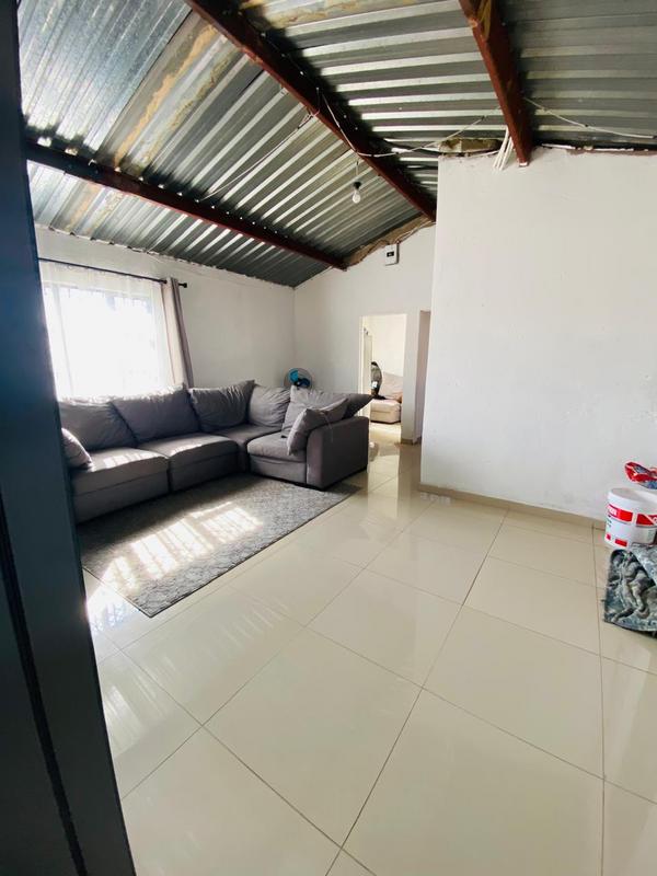 2 Bedroom Property for Sale in Tshepisong Gauteng