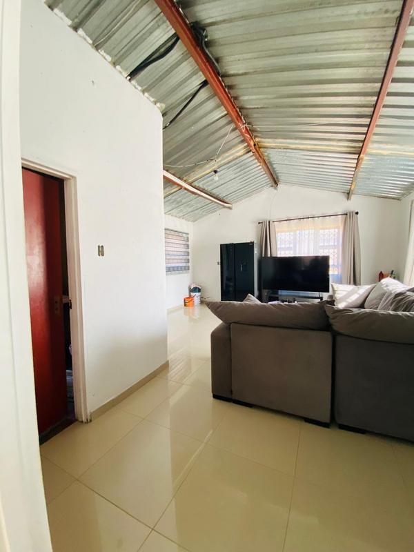 2 Bedroom Property for Sale in Tshepisong Gauteng
