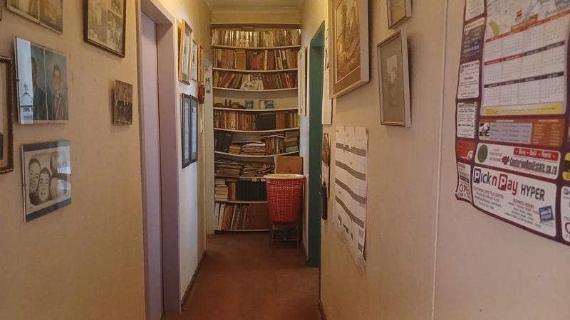 5 Bedroom Property for Sale in Clayville Gauteng