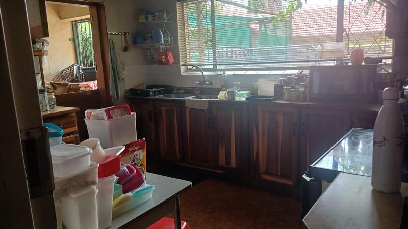 5 Bedroom Property for Sale in Clayville Gauteng