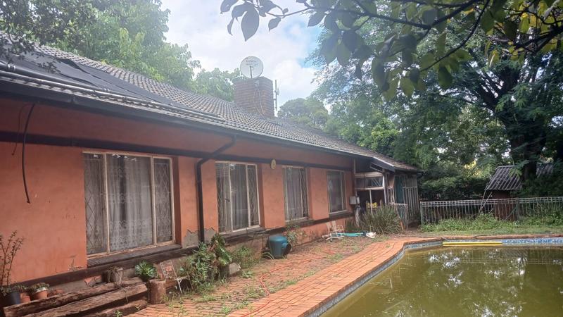 5 Bedroom Property for Sale in Clayville Gauteng