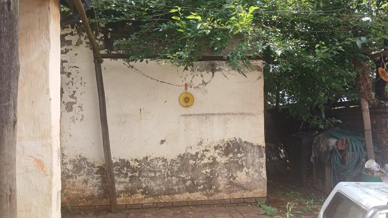 5 Bedroom Property for Sale in Clayville Gauteng