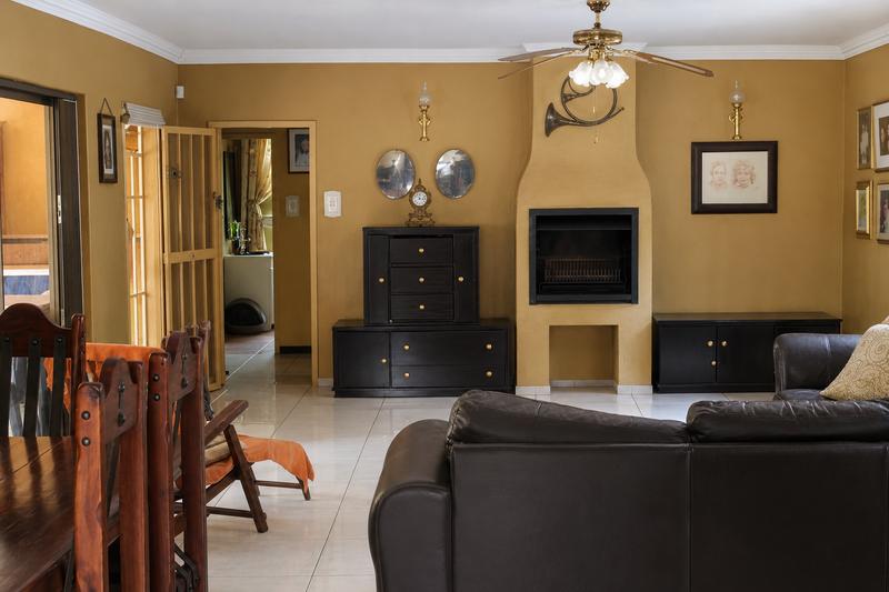 2 Bedroom Property for Sale in Glen Austin Gauteng