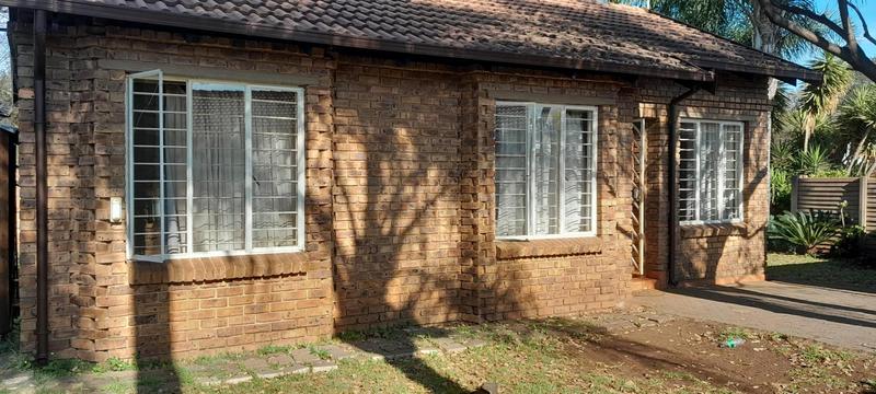 2 Bedroom Property for Sale in Rooihuiskraal North Gauteng