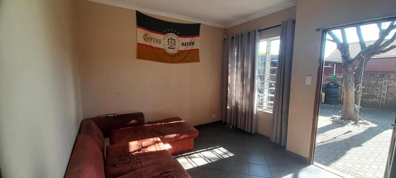 2 Bedroom Property for Sale in Rooihuiskraal North Gauteng