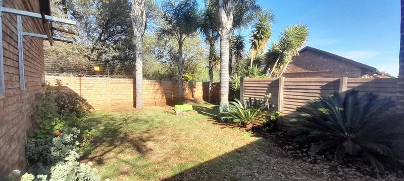 2 Bedroom Property for Sale in Rooihuiskraal North Gauteng