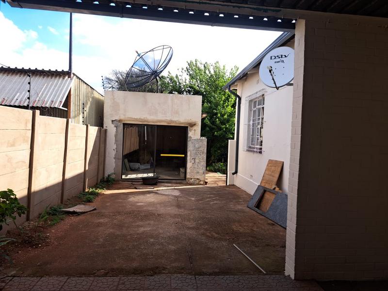 To Let 3 Bedroom Property for Rent in Florida Gauteng