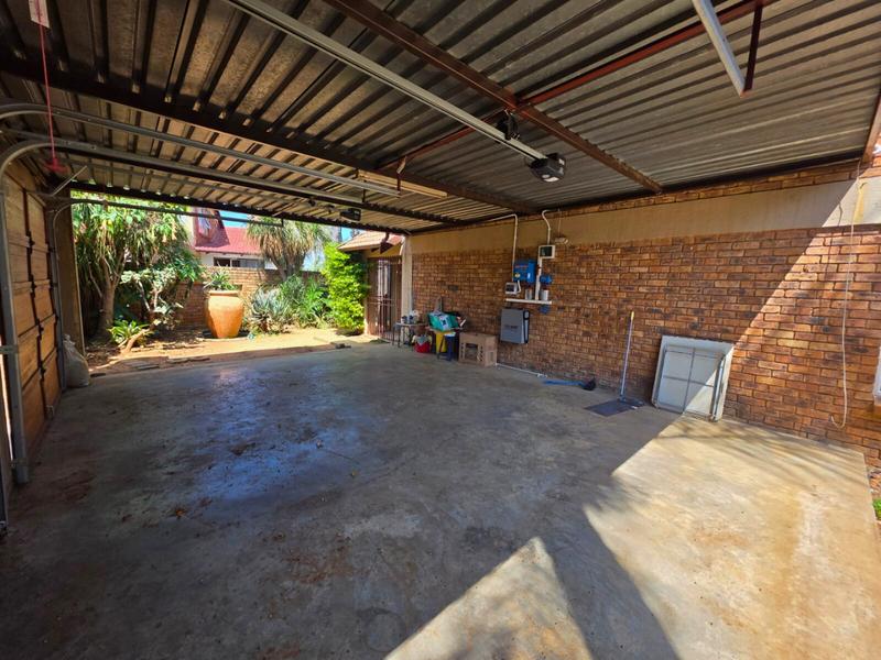 4 Bedroom Property for Sale in Allen Grove Gauteng