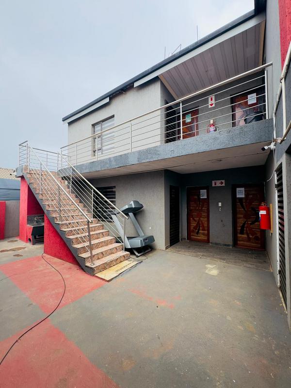 5 Bedroom Property for Sale in Protea Glen Gauteng