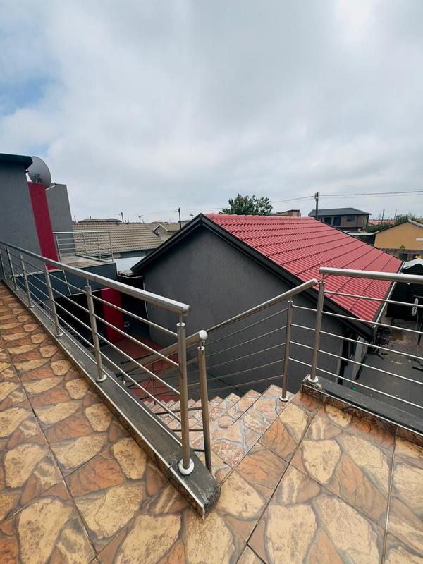 5 Bedroom Property for Sale in Protea Glen Gauteng