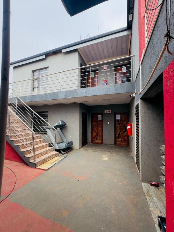 5 Bedroom Property for Sale in Protea Glen Gauteng