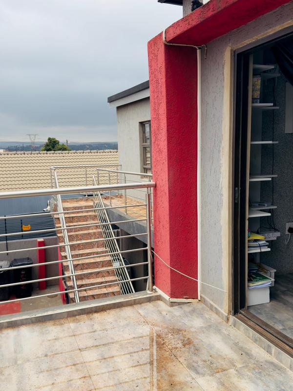 5 Bedroom Property for Sale in Protea Glen Gauteng