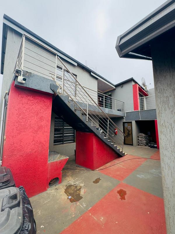 5 Bedroom Property for Sale in Protea Glen Gauteng