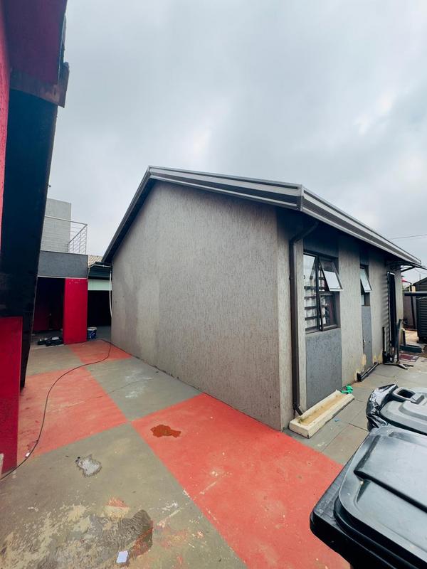 5 Bedroom Property for Sale in Protea Glen Gauteng