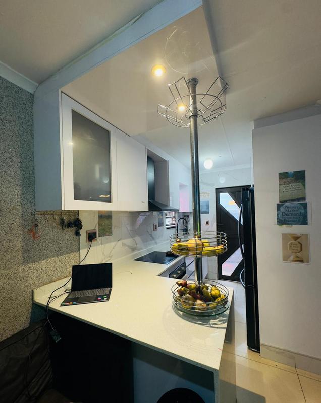 5 Bedroom Property for Sale in Protea Glen Gauteng