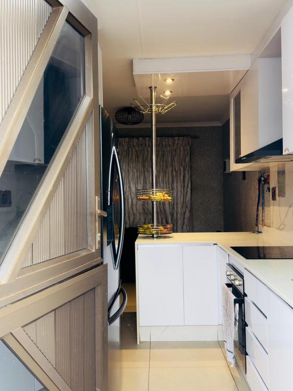 5 Bedroom Property for Sale in Protea Glen Gauteng