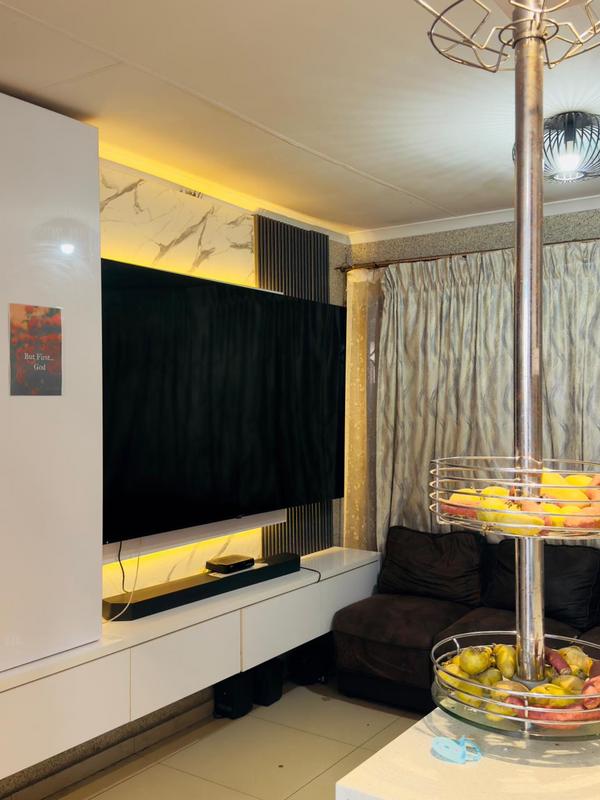 5 Bedroom Property for Sale in Protea Glen Gauteng