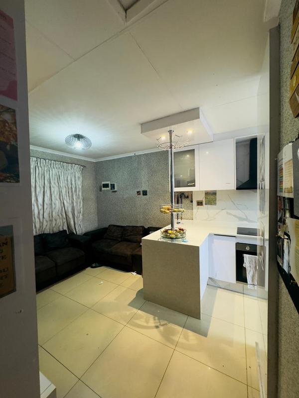 5 Bedroom Property for Sale in Protea Glen Gauteng