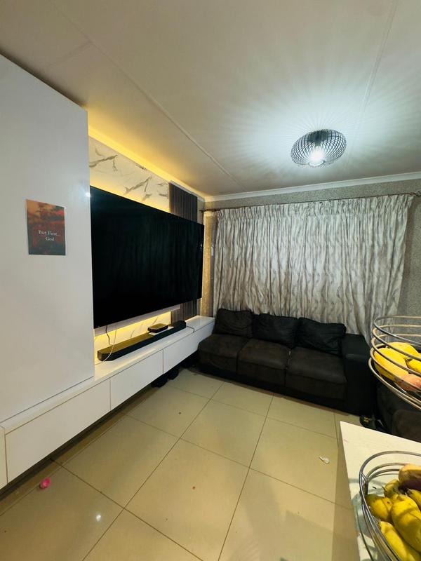 5 Bedroom Property for Sale in Protea Glen Gauteng