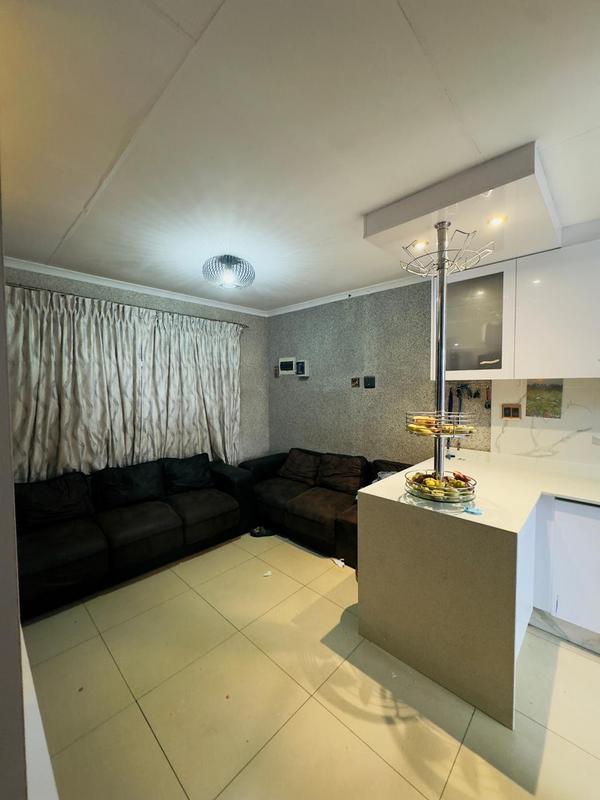 5 Bedroom Property for Sale in Protea Glen Gauteng